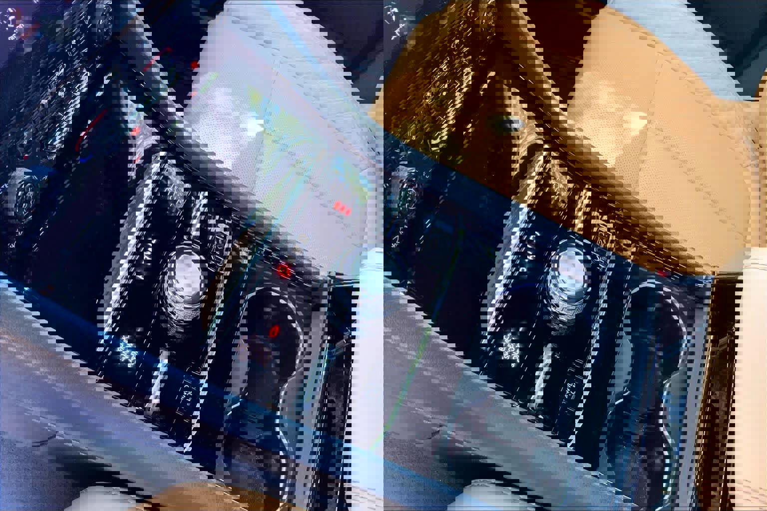 Used 2025 Jeep Grand Cherokee L Summit image 16