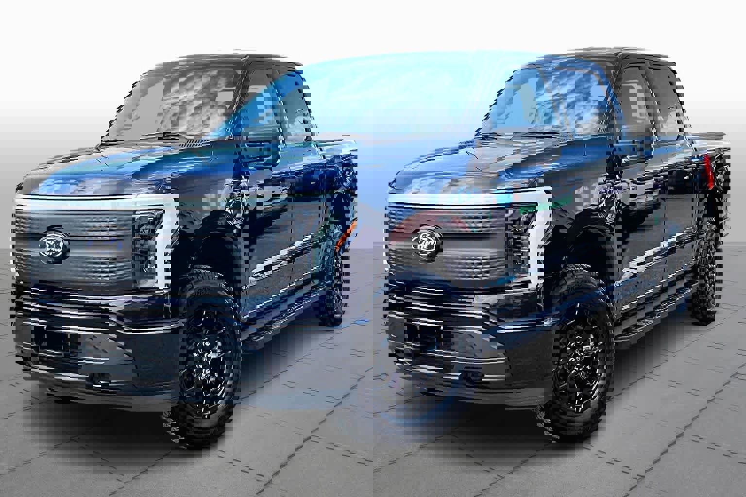 Certified 2025 Ford F150 Lightning XLT w/ Max Trailer Tow Package image 6