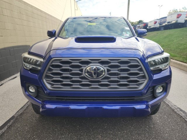 Used 2022 Toyota Tacoma TRD Sport AWD/4WD image 2
