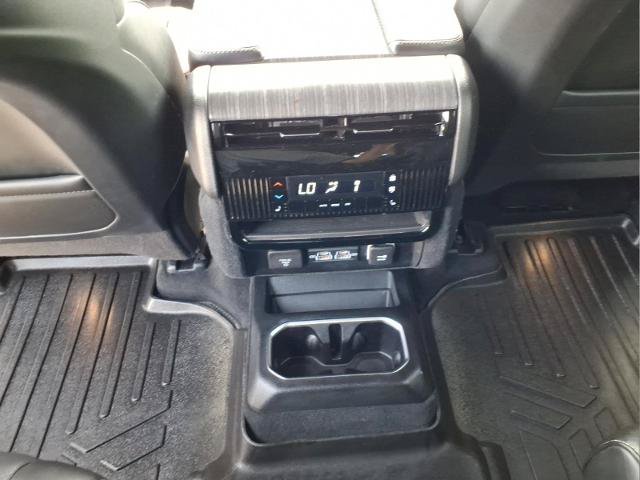 Used 2024 Jeep Wagoneer Series II w/ Flexible Seating Group AWD/4WD image 19