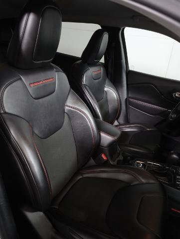 Used 2021 Jeep Cherokee Trailhawk AWD/4WD image 9