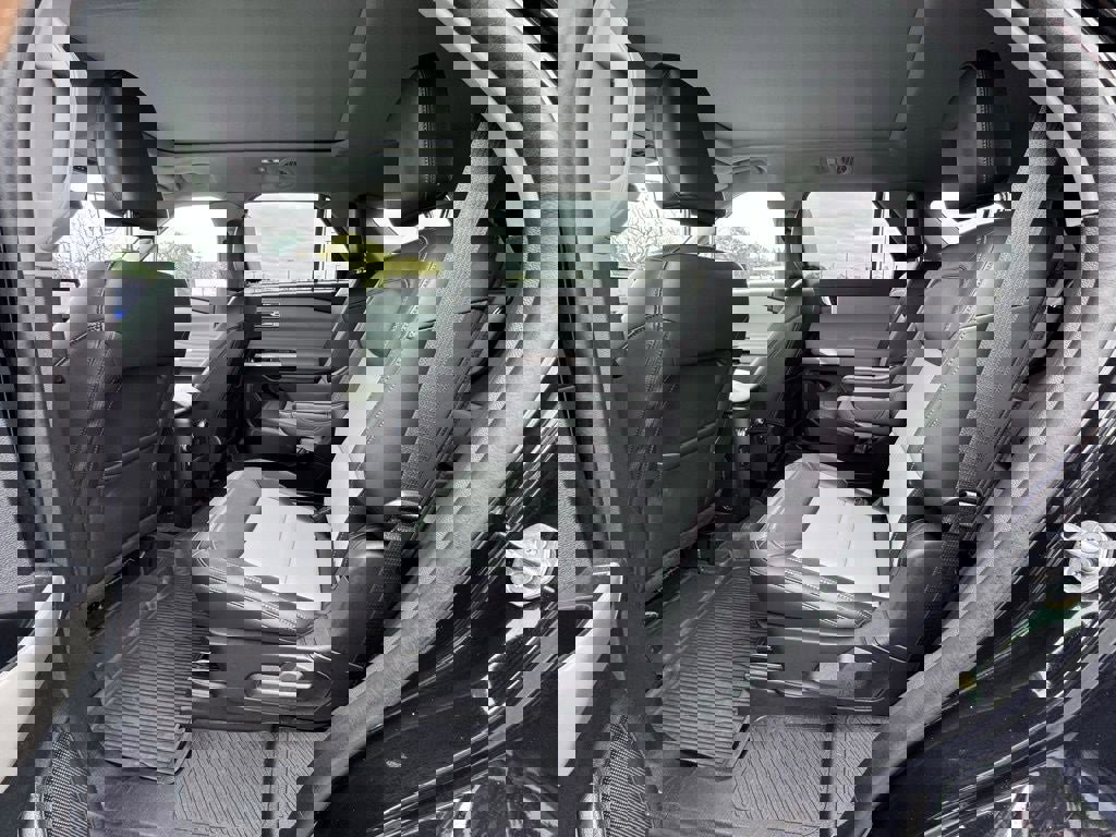 Certified 2022 Ford Explorer XLT w/ Equipment Group 202A image 11