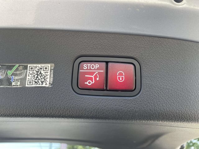 Used 2024 Mercedes-Benz GLC 300 4MATIC image 13