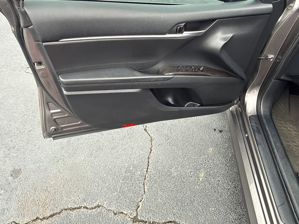 Used 2023 Toyota Camry LE image 10