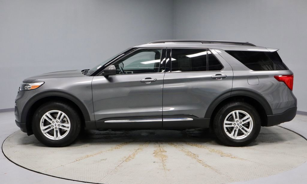 Certified 2023 Ford Explorer XLT w/ Equipment Group 202A AWD/4WD image 9