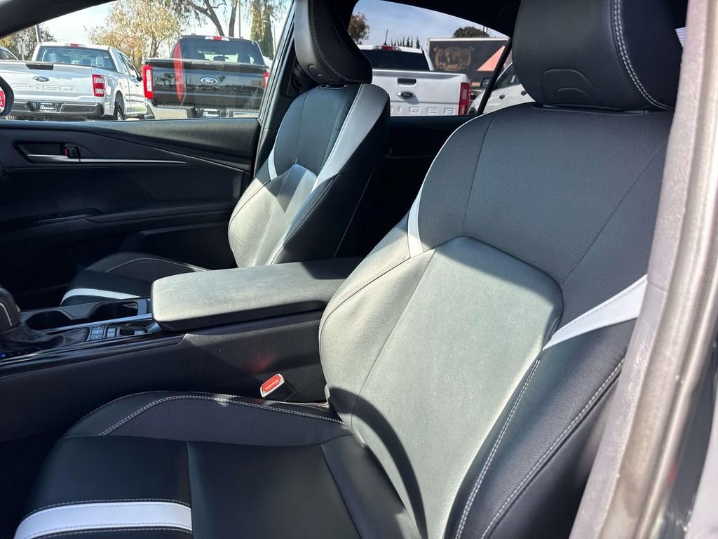 Used 2025 Toyota Camry SE w/ Convenience Package image 24