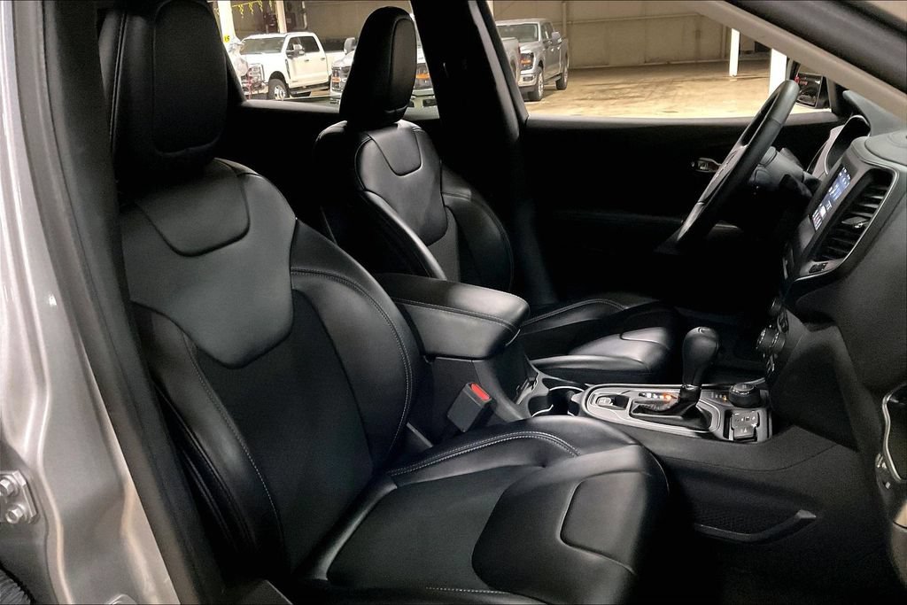 Used 2019 Jeep Cherokee Latitude Plus w/ Comfort/Convenience Group AWD/4WD image 7