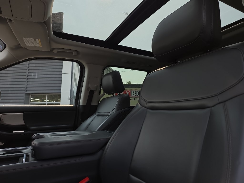 Certified 2025 Ford Expedition Active AWD/4WD image 31