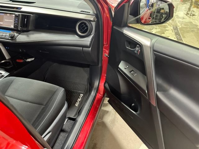 Used 2017 Toyota RAV4 XLE AWD/4WD image 28