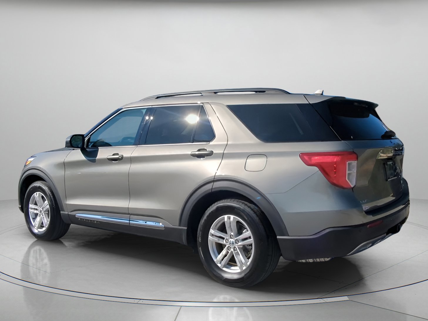 Certified 2020 Ford Explorer XLT w/ Equipment Group 202A image 15