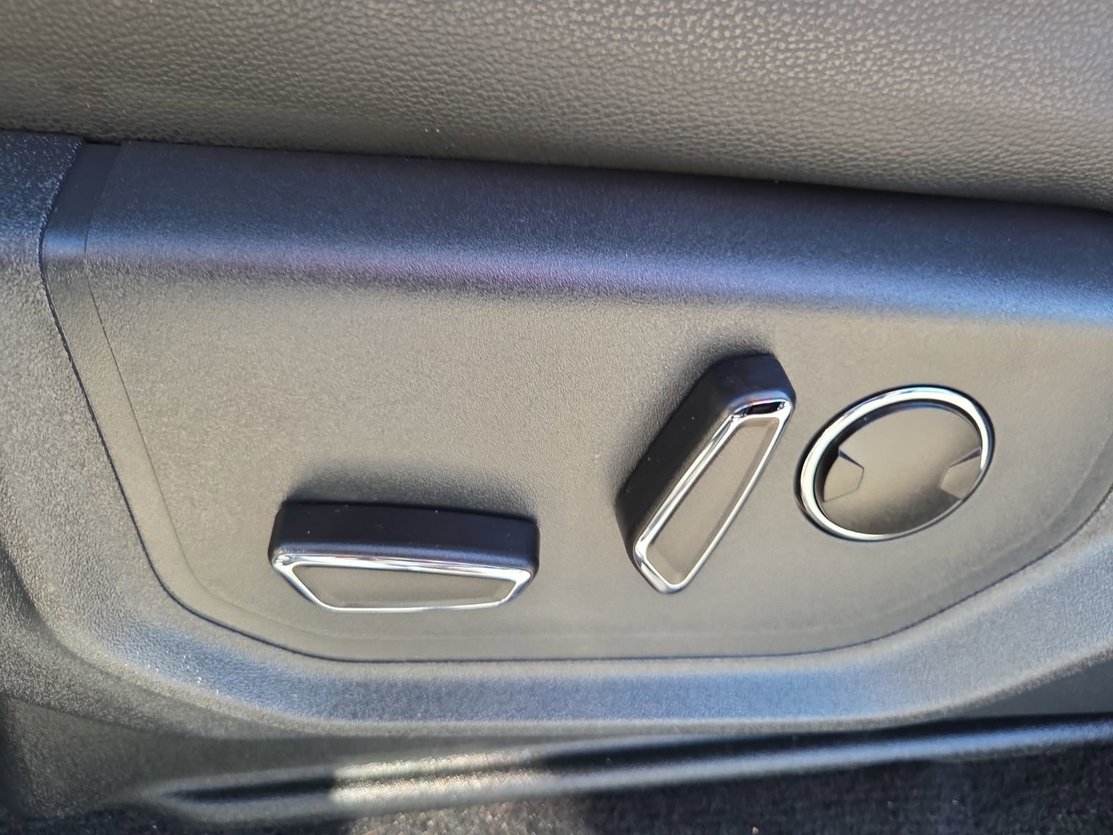 Certified 2024 Ford Expedition Limited image 16