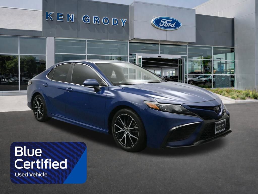 Used 2023 Toyota Camry SE w/ Cold Weather Package AWD/4WD image 1