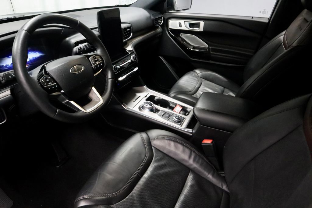 Certified 2022 Ford Explorer Platinum w/ Equipment Group 601A image 30