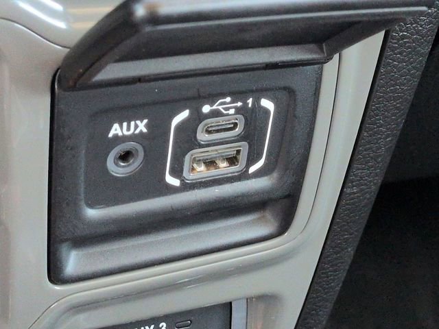 Used 2022 Jeep Wrangler Unlimited Sahara w/ Cold Weather Group AWD/4WD image 23