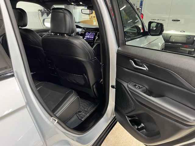 Used 2023 Jeep Grand Cherokee Altitude image 24