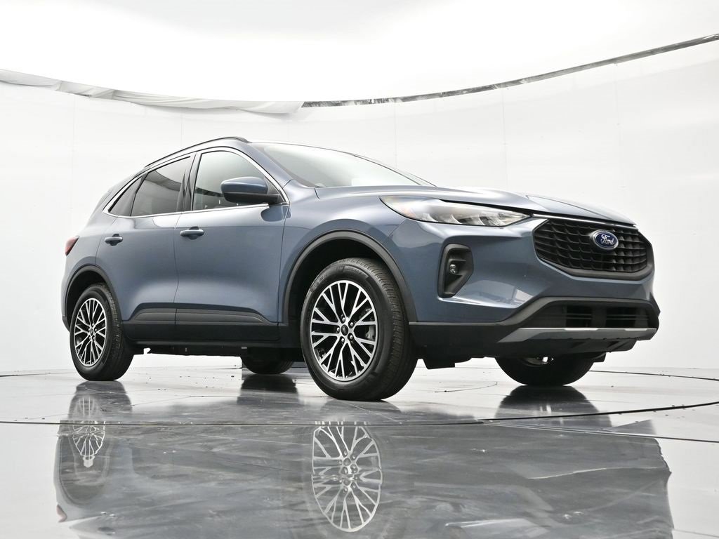 Certified 2025 Ford Escape SE w/ Class II Trailer Tow Package image 23