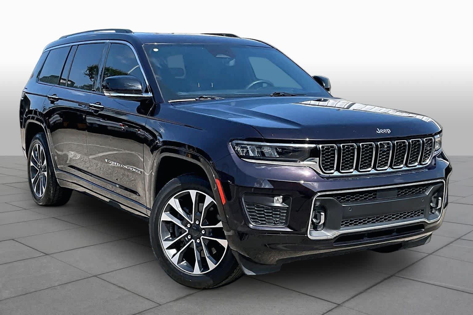 Used 2023 Jeep Grand Cherokee L Overland w/ Advanced Protech Group III AWD/4WD image 3
