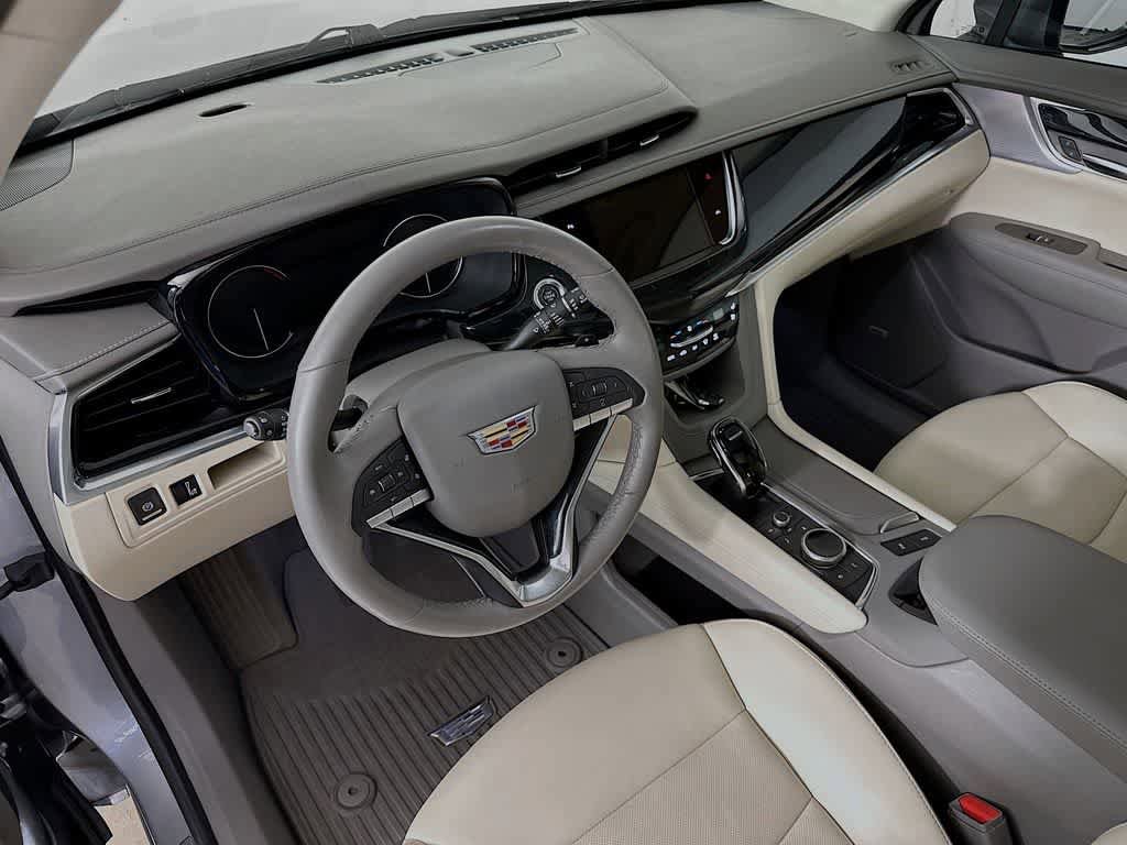 Used 2024 Cadillac XT6 Premium Luxury AWD/4WD image 2