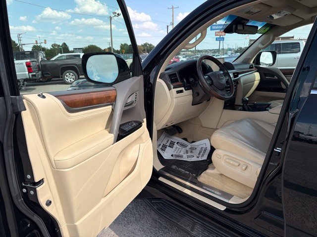 Used 2021 Lexus LX 570 4WD w/ Luxury Package image 6