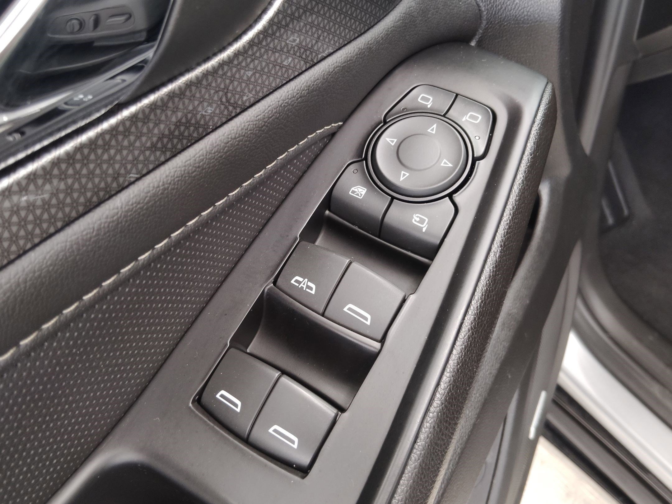 Used 2023 Chevrolet Traverse Premier w/ Redline Edition image 24