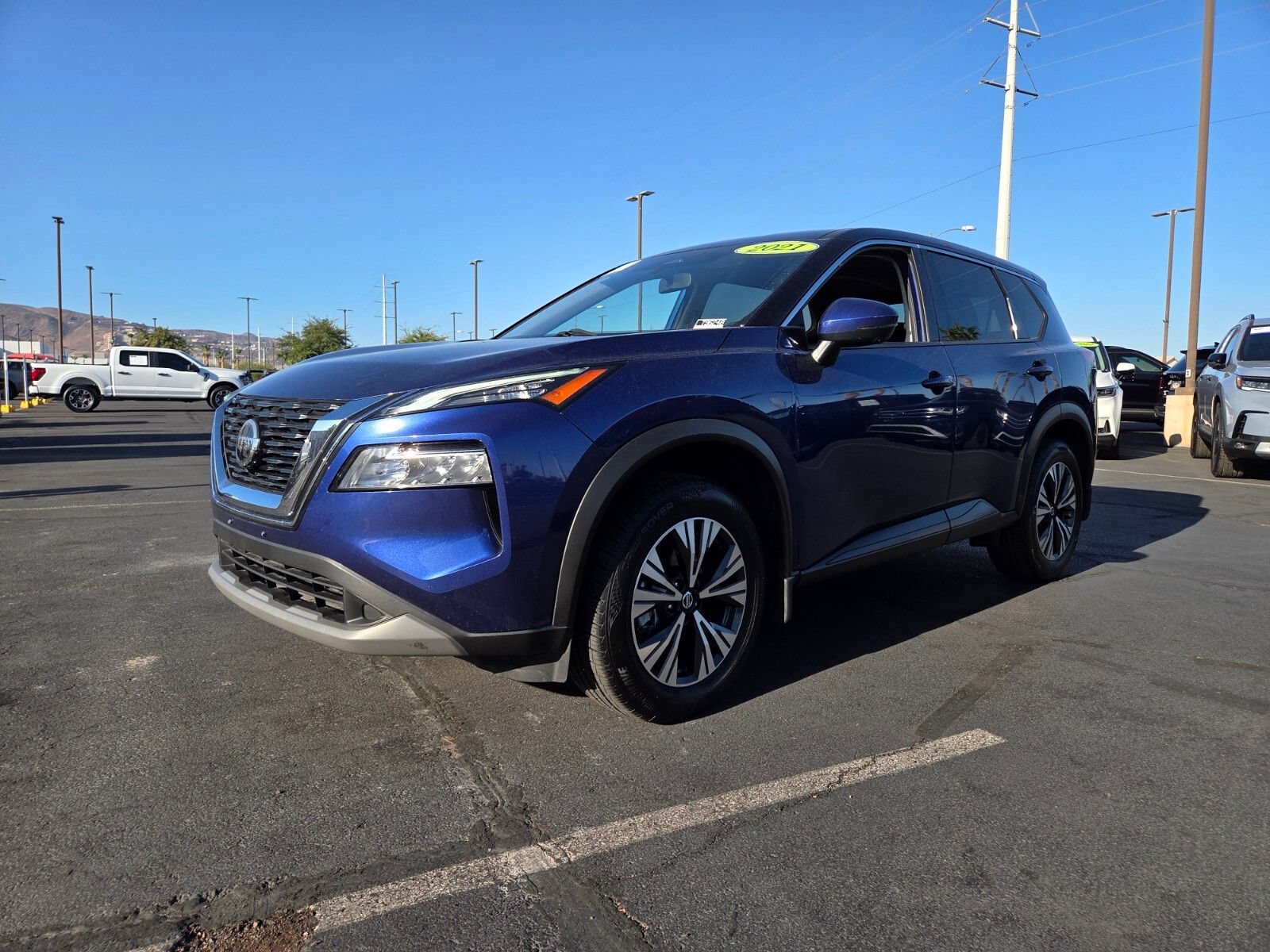 Used 2021 Nissan Rogue SV FWD image 2