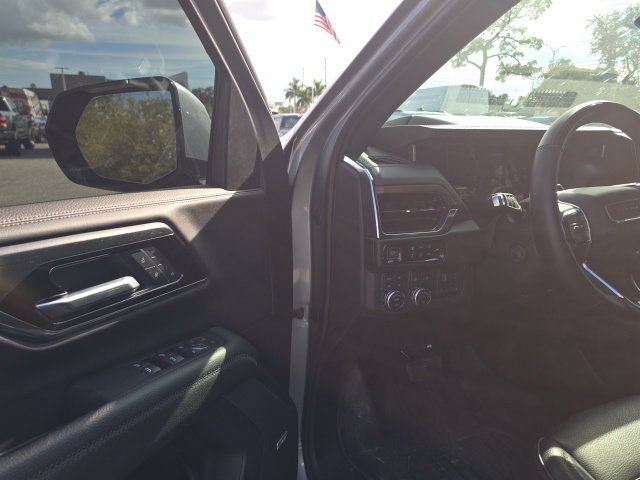 Used 2025 GMC Yukon XL Denali w/ Denali Reserve Package AWD/4WD image 14