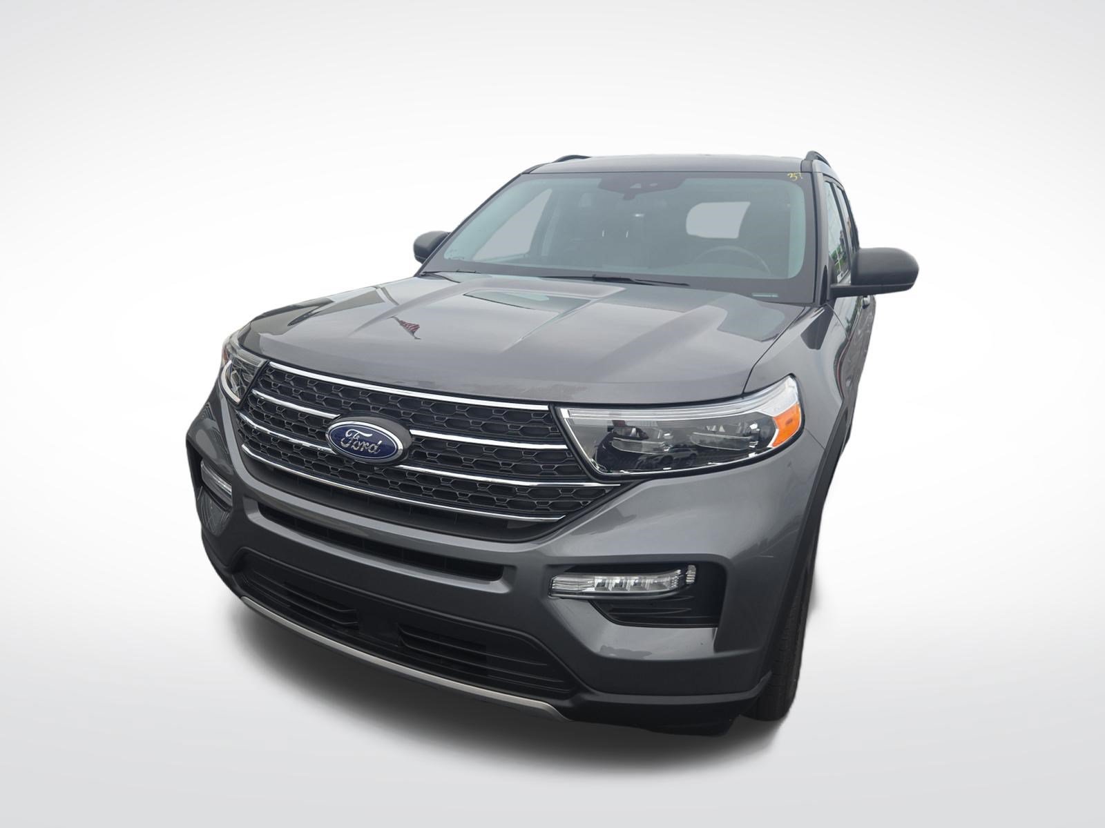 Certified 2024 Ford Explorer XLT w/ Equipment Group 202A AWD/4WD image 3