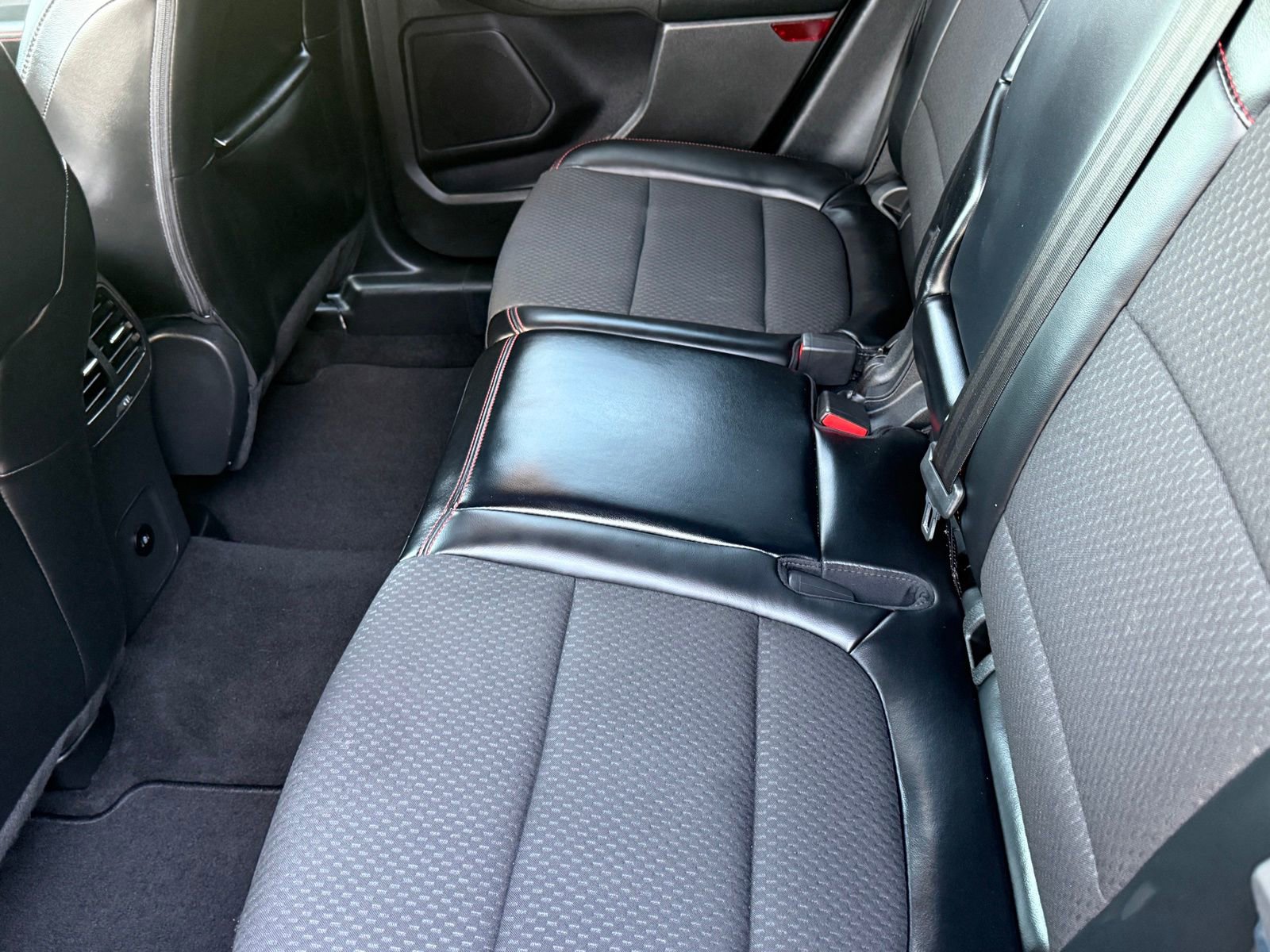 Certified 2024 Ford Escape ST-Line w/ Cold Weather Package image 18