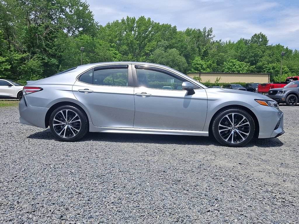 Used 2020 Toyota Camry SE FWD image 8