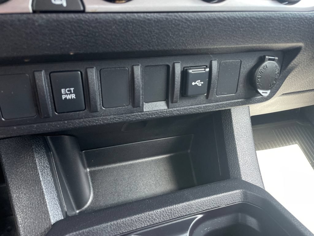 Used 2022 Toyota Tacoma SR AWD/4WD image 39