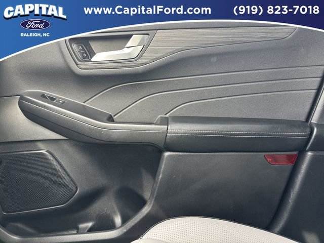Certified 2025 Ford Escape Platinum w/ Premium Technology Package image 24
