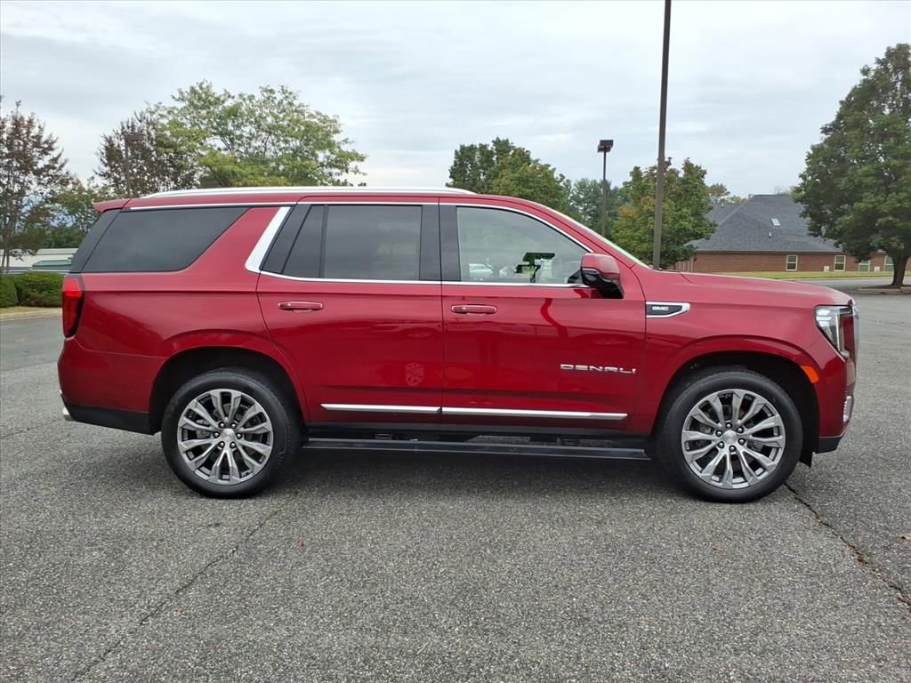 Used 2021 GMC Yukon Denali w/ Denali Premium Package image 5