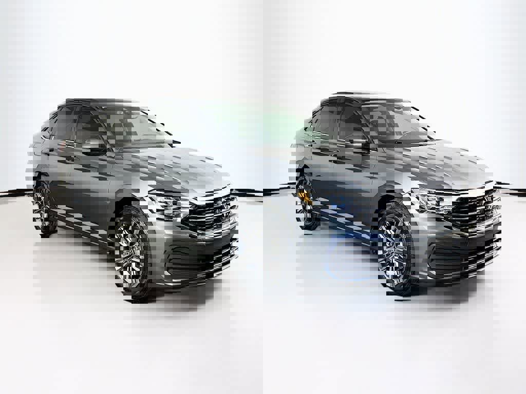 Used 2024 Volkswagen Jetta SE image 7