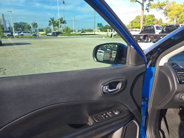 Used 2019 Jeep Compass Latitude FWD image 10