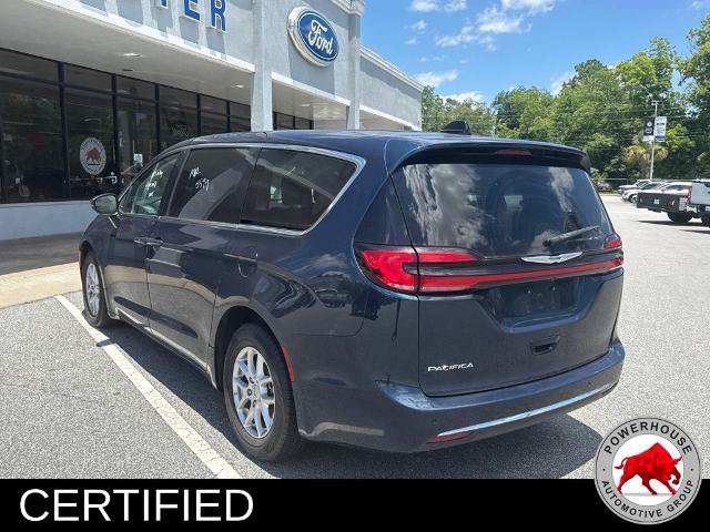 Used 2023 Chrysler Pacifica Touring-L FWD image 3