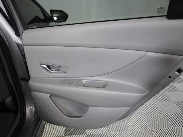 Used 2025 Hyundai Elantra Sport FWD image 27