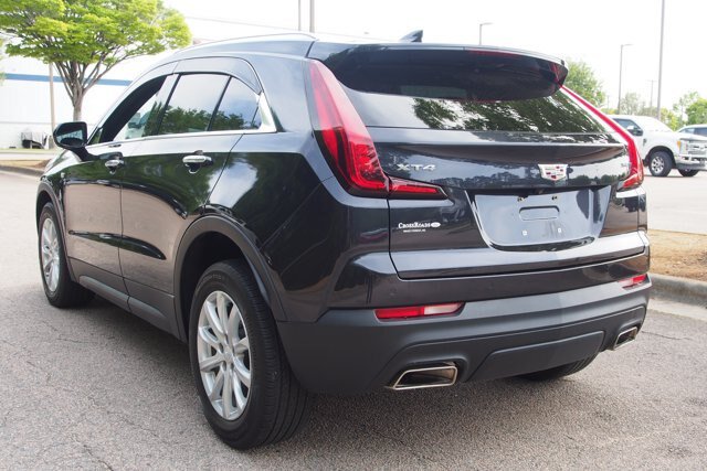 Used 2023 Cadillac XT4 Luxury w/ Cold Weather Package FWD image 5