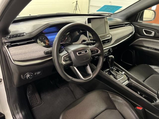 Used 2025 Jeep Compass Latitude AWD/4WD image 12