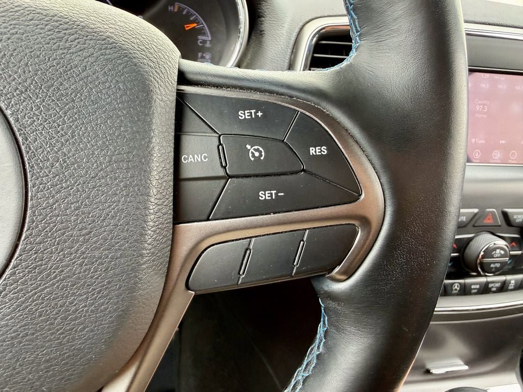 Used 2020 Jeep Grand Cherokee Laredo AWD/4WD image 27