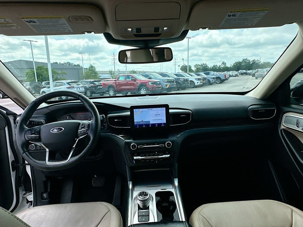 Certified 2020 Ford Explorer Limited RWD image 3