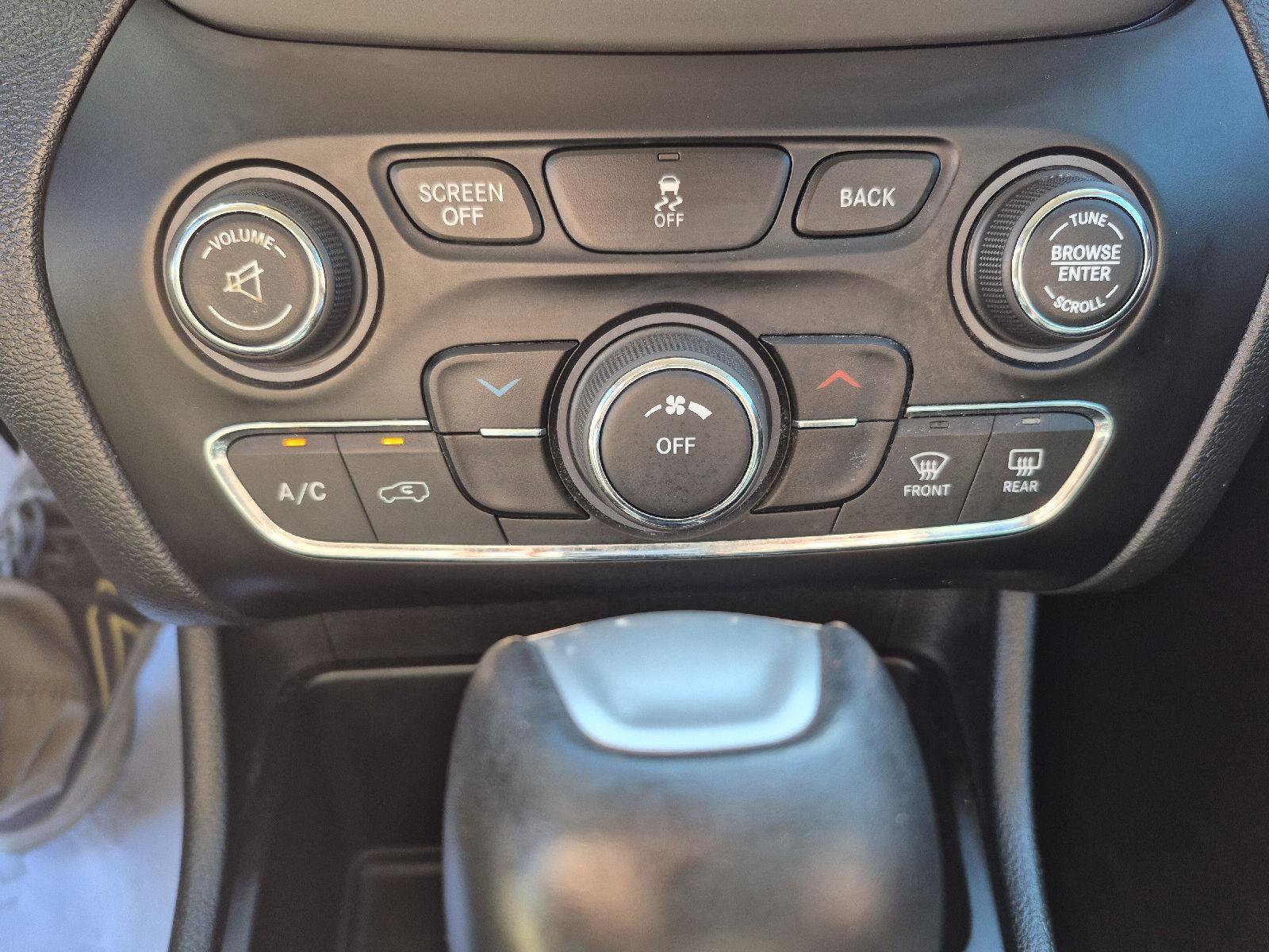 Used 2018 Jeep Cherokee Latitude Plus image 20