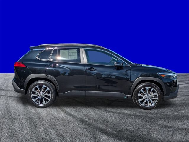 Used 2022 Toyota Corolla Cross XLE w/ Convenience Package FWD image 3