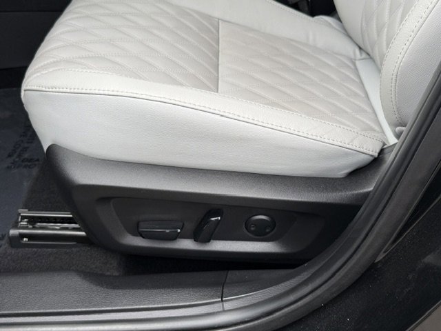 Used 2024 Mitsubishi Outlander SEL FWD image 12