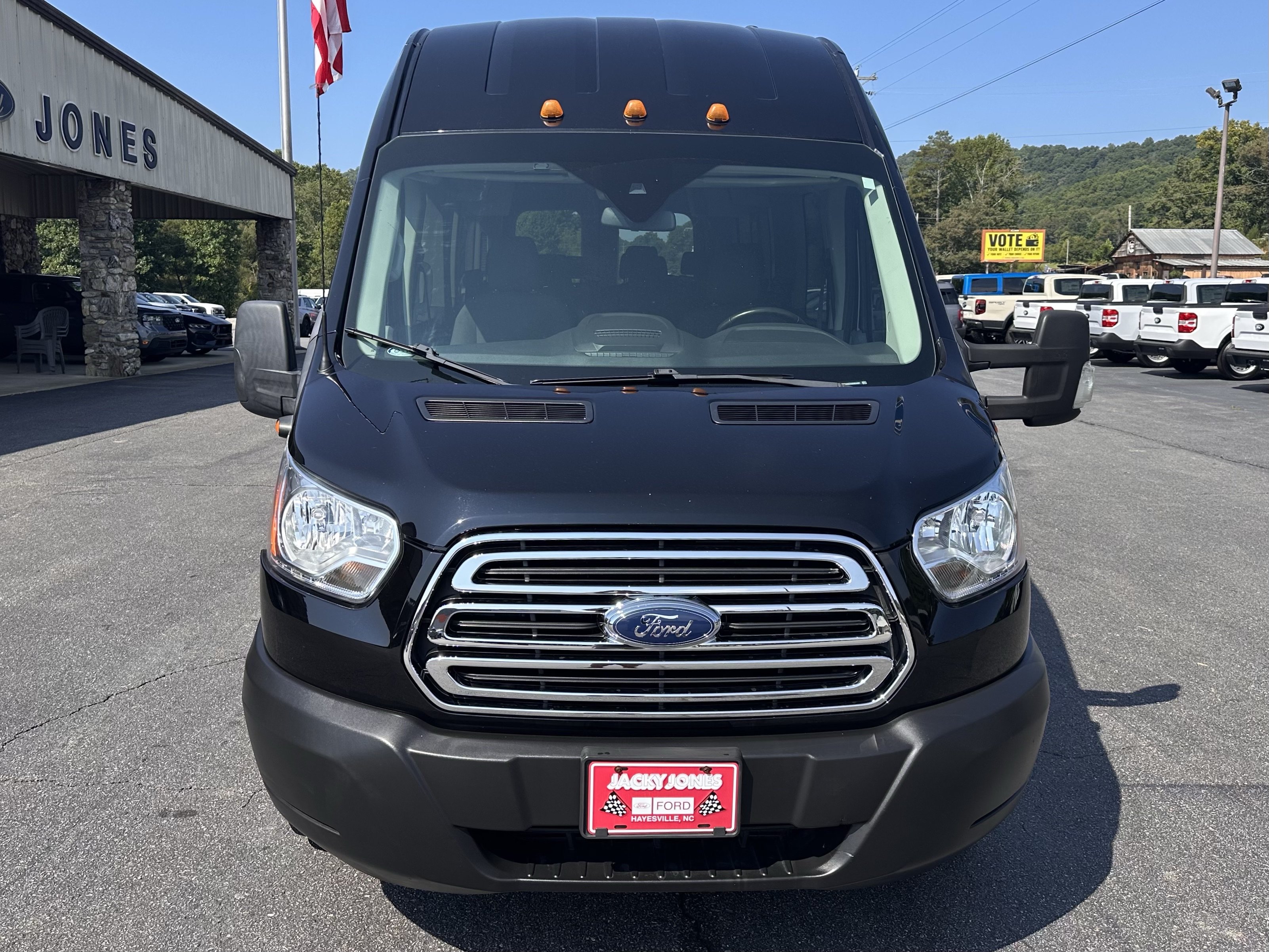 Certified 2019 Ford Transit 350 XLT RWD image 3