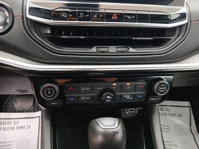 Used 2025 Jeep Compass Trailhawk AWD/4WD image 17