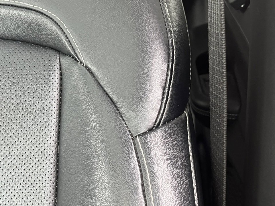 Used 2023 Jeep Grand Cherokee Limited w/ Luxury Tech Group II image 17