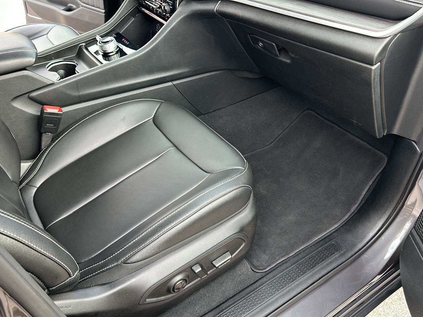 Used 2024 Jeep Grand Cherokee L Limited image 32