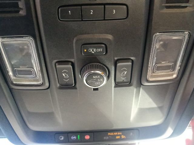 Used 2024 Chevrolet Suburban Premier image 25