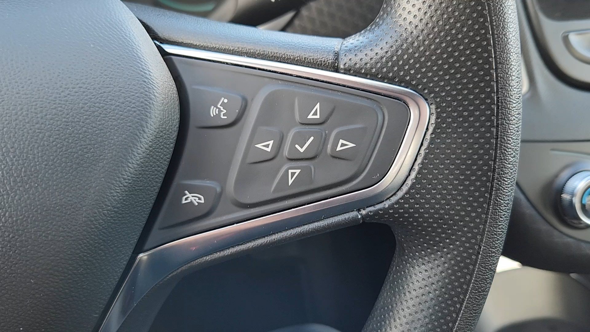 Used 2025 Chevrolet Malibu LT FWD image 13