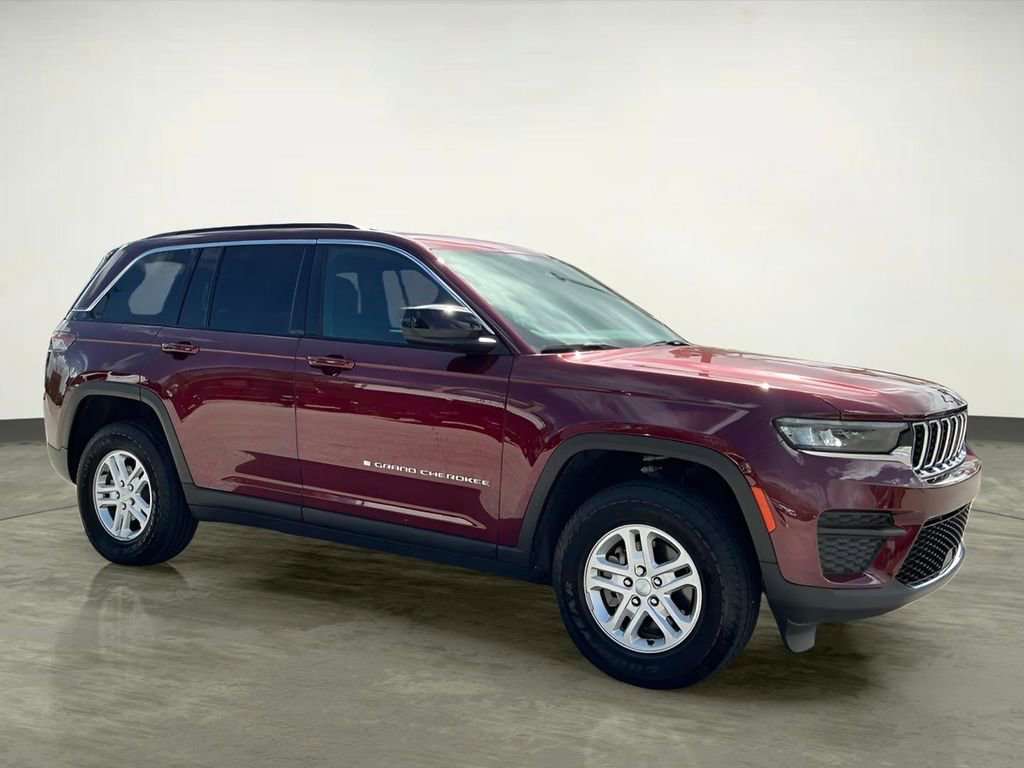 Used 2025 Jeep Grand Cherokee Laredo w/ Trailer Tow Package image 12